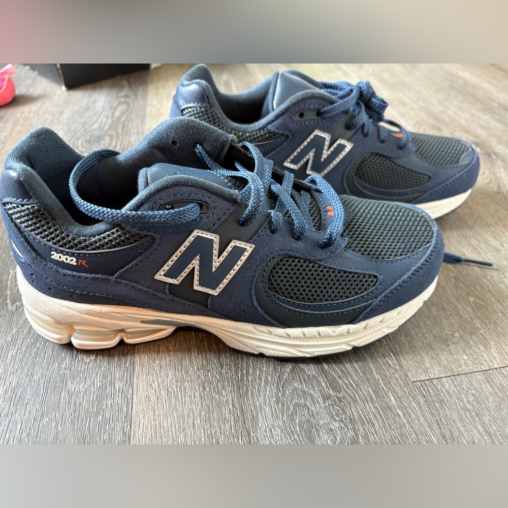 New Balance 2002r